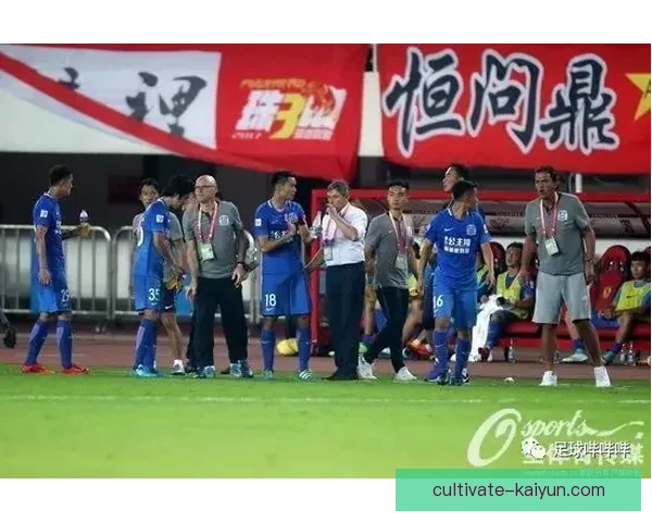 重庆超级联赛赛事精彩纷呈 本土球队力争夺冠迎接挑战